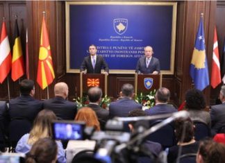 Ministri maqedonas në mes të Prishtinës kërkoi heqjen e taksës por ja përgjigja që mori
