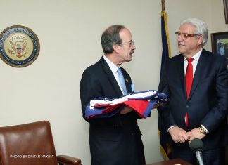 Për nder të biznesmenit shqiptar Lazim Destani flamuri amerikan valëvitet në 4 Korrik mbi Capitol Hill (FOTO)