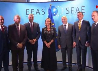 ‘Hajde bac, hajde’, burrat e Kosovës lënë nam në Bruksel, ja si komunikojnë para Mogherinit (VIDEO)