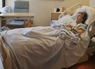 E la nënën në azil, kur shkoi ta takojë ajo i tha diçka që e la pa fjalë