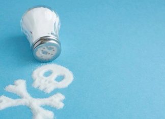 Këto 7 simptoma tregojnë që konsumoni shumë kripë dhe seriozisht e dëmtoni shëndetin tuaj