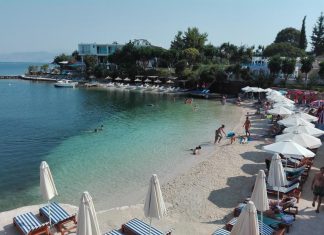 Ofertat mashtruese për në Ksamil që i lanë kosovarët një ditë në rrugë, pa bukë dhe pa çadra