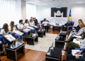 Nxënësit i ankohen Haradinajt: Duam arsim më cilësor
