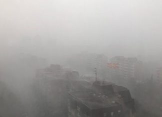 Erë e fuqishme dhe stuhi përfshin Shkupin