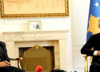 Thaçi premton falje të krimeve serbe, ndërkohe mbahet patriot me Haradinaj