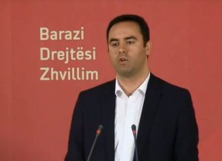 Vetëvendosje paralajmëron padi kundër Thaçit: Është përçarës brenda, kompromisaxhi jashtë
