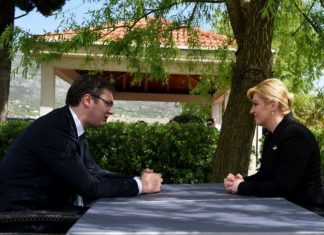 “Nuk na tremb me ‘vëllezërit shqiptarë’”, Vuçiç sulmon Kitaroviç pas vizitës në Shqipëri