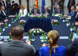 Zaev publikon pyetjen e mundshme të referendumit, takim të ri me 4 liderë në mesditë
