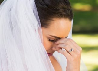 Policia ndaloi limuzinën me nusen dhe dhëndrin, vozitësi nuk kishte patentë-shoferi (FOTO)