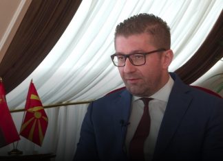 Mickovski i VMRO-së thotë se janë të hapura opsionet “pro” dhe “kundër” referendumit
