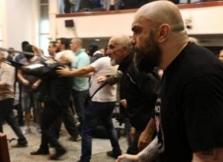 Huliganët që pushtuan Kuvendin japin ultimatum, ja çka kërkojnë