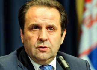 Shqiptari i serbizuar urdhëron: Të largohen nga dyqanët serbe prodhimet e Kosovës