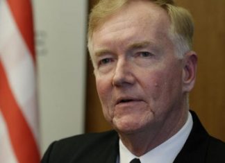 Admirali i NATO-s: Do të më vinte mirë t’i dëgjoj planet e Vuçiqit e Thaçit