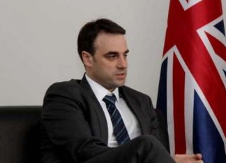 O’Connell: Ka ardhur koha që qytetarët t’i ndalojnë politikanët