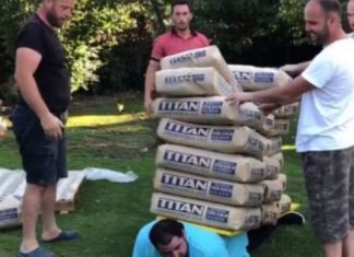 Kosovari ‘supermen’ mban në shpinë 20 thasë me çimento (VIDEO)