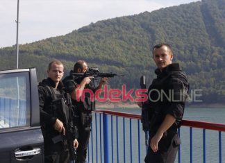 Pamje të jashtëzakonshme, njësia e “egër” e ruante në çdo hap Thaçin në veri