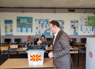 Voton edhe kryetari i Lëvizjes Besa, Afrim Gashi, ja mesazhi që dha ai pas votimit (VIDEO)