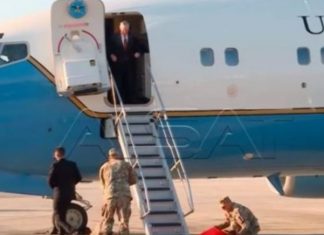 Skandaloze, Sekretari amerikan Mattis pritet me ‘fshesë’ në Maqedoni (VIDEO)