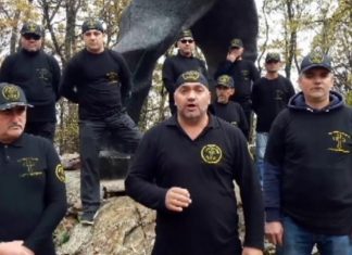 Prangoset maqedonasi ekstremist me armë dhe uniformë të “Vëllazërisë Krishtere”
