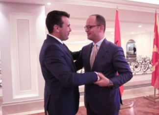 Bushati takon Zaev, për çfarë u lutet shqiptarëve kryeministri maqedonas