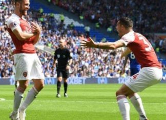 Mustafi çmend serbët, feston me shqiponjë