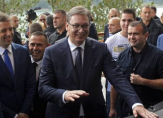 Akuzon truprojat e Vuçiqit se e goditën me pistoletë në Mitrovicë