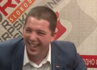 Gjuriq nuk përmbahet teksa flet për Kosovën, shpërthen në të qeshur të madhe, pamjet po bëhen hit në internet (VIDEO)