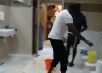 Ylli i Liverpulit pastron tualetin e xhamisë, pak orë pas fitores së klubit të tij (VIDEO)