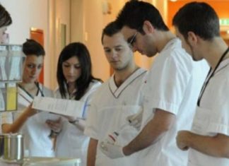 Kosova do t’i “rrëmbejë” mjekët shqiptarë nga Maqedonia e Veriut