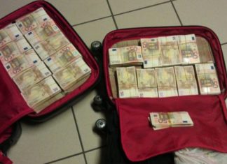 Sekuestrohet një thes me euro në Tiranë, nuk dihet kujt i përkasin