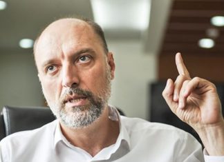 Visar Ymeri: Ideja e Hashim Thaçit për kufinjtë po na shkakton shumë dëm