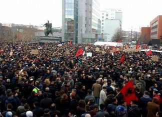 Protestuesit me autobusë drejt Prishtinës