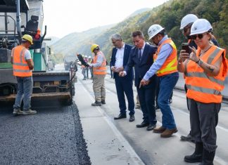 Fillon asfaltimi i urës më të gjatë në rajon, në autostradën “Arbën Xhaferi”