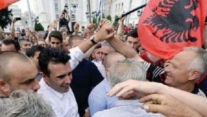 Info Shqip: Shqiptarët për herë të dytë e shpëtojnë Zaevin