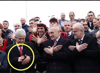 Ahmeti nuk di ta bëjë shqiponjën me duar, valltari ia plas të qeshurës? (FOTO)