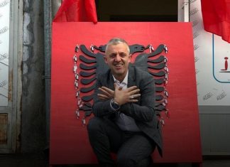Kjo shqiponjë e Halil Kastratit ka diçka të veçantë (FOTO)
