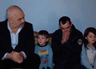 Rama i shkon në shtëpi një familjeje të mjerë në Kukës: Vitin e Ri e prisni në shtëpi të re
