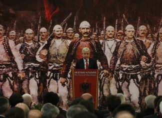 Urimi i Ali Ahmetit për 28 nëntor: Rroftë kombi dhe flamuri jonë