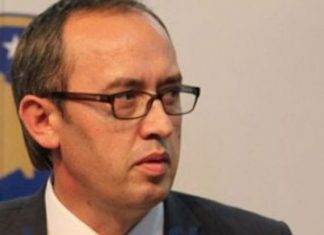 Hoti mbështet Hashim Thaçin dhe Kadri Veselin