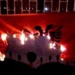 Serbët në veri nuk i ndalin provokimet as për 28 Nëntor, djegin flamujt Kombëtar dhe ate të Kosovës