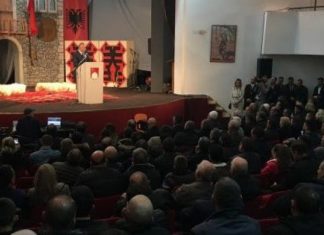 Ramushi i thotë Rifat Jasharit: A ia nisim me një këngë, se për festë kemi ardhur?