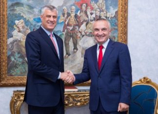 Meta dhe Thaçi zbarkojnë në Shkup për Ditën e Alfabetit Shqip