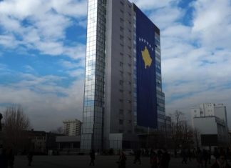Çfarë po ndodh me serbët e Kosovës? Njoftohet se po dorëhiqen nga të gjitha institucionet
