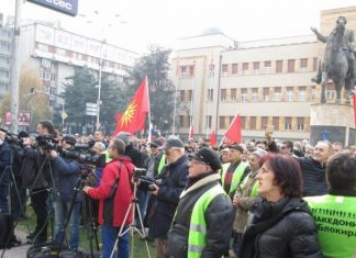 “Maqedonia Bllokon”: Nga mbrëmë për Zoran Zaevin përdorimi i emrit Maqedoni do të thotë akt kriminal i gjuhës së urrejtjes