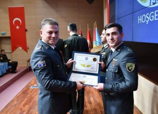 Diplomon piloti i parë i Ushtrisë së Kosovës (FOTO)