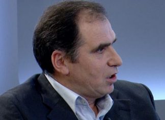 Fizikani kosovar që konteston teorinë e Ajnshtajnit