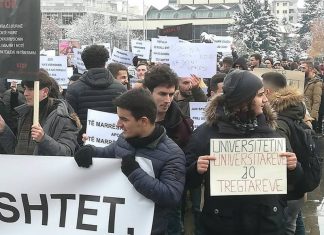 Protesta e studentëve: “Nuk duam mëshirë, duam drejtësi”
