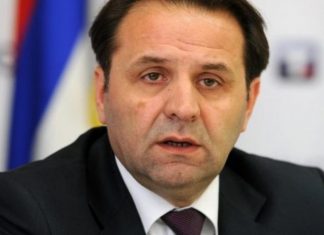 Shqiptari i serbizuar kundër Ushtrisë së Kosovës: Shqiptarët i hodhen benzinë zjarrit!