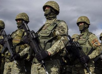 Ushtarët amerikanë i këndojnë ushtrisë së Kosovës (VIDEO)