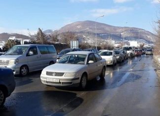 Kolona dhe pritje të gjata në kufirin e Maqedonisë me Kosovën
